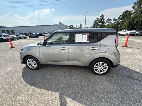Used 2023 Kia Soul LX FWD image 5