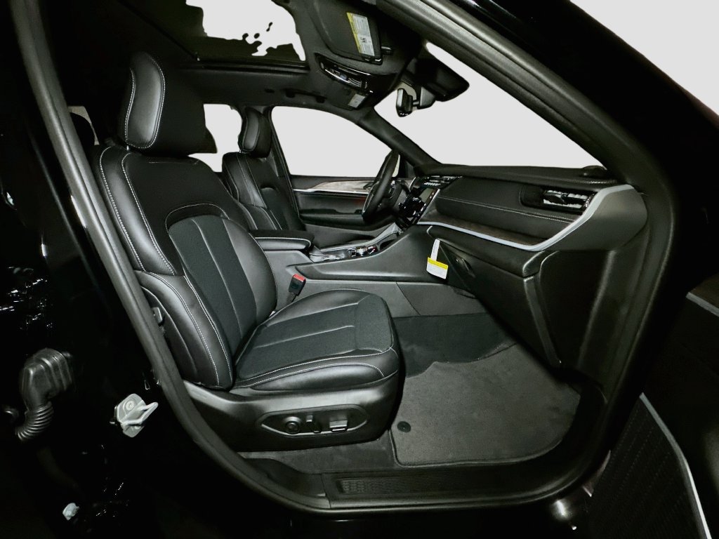 New 2027 Jeep Grand Cherokee Limited AWD/4WD image 32