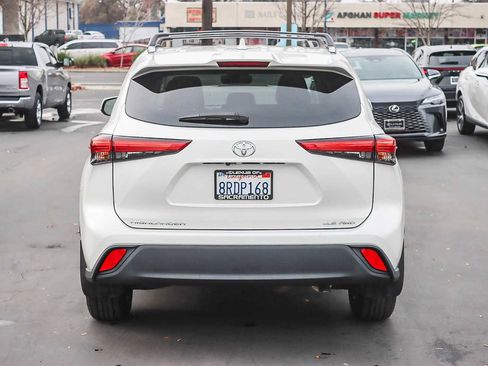 Used 2020 Toyota Highlander XLE image 3