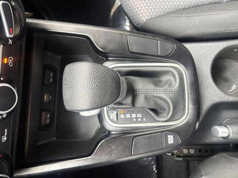 Used 2025 Kia Soul LX w/ LX Technology Package FWD image 39