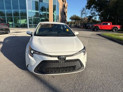 Used 2021 Toyota Corolla LE image 10