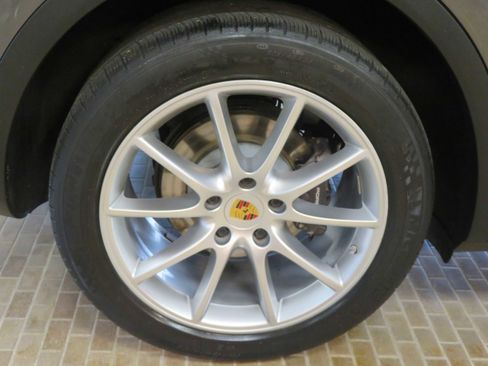 Used 2019 Porsche Cayenne image 9