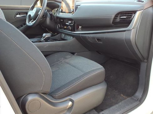 Used 2022 Nissan Rogue SV image 8