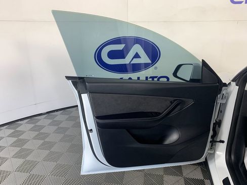 Used 2022 Tesla Model Y Long Range image 14