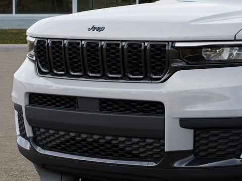 New 2025 Jeep Grand Cherokee L Altitude image 11