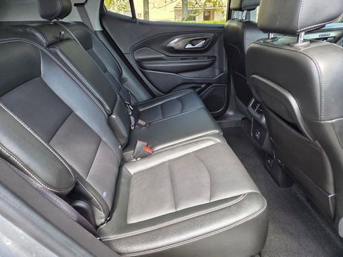 Used 2024 GMC Terrain SLT image 13