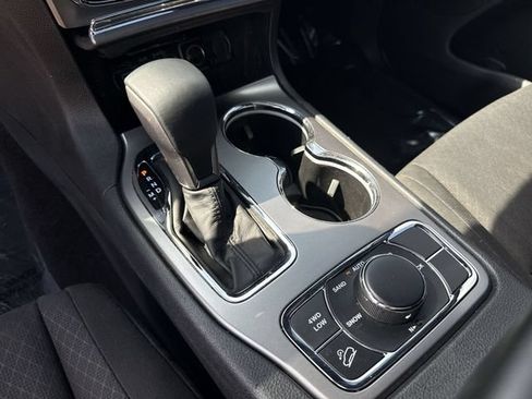 Used 2019 Jeep Grand Cherokee Laredo AWD/4WD image 19
