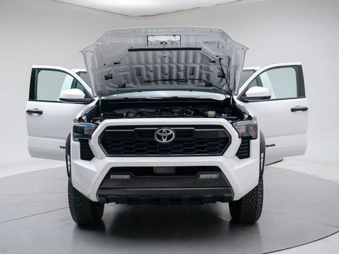 Used 2024 Toyota Tacoma TRD Off-Road image 16