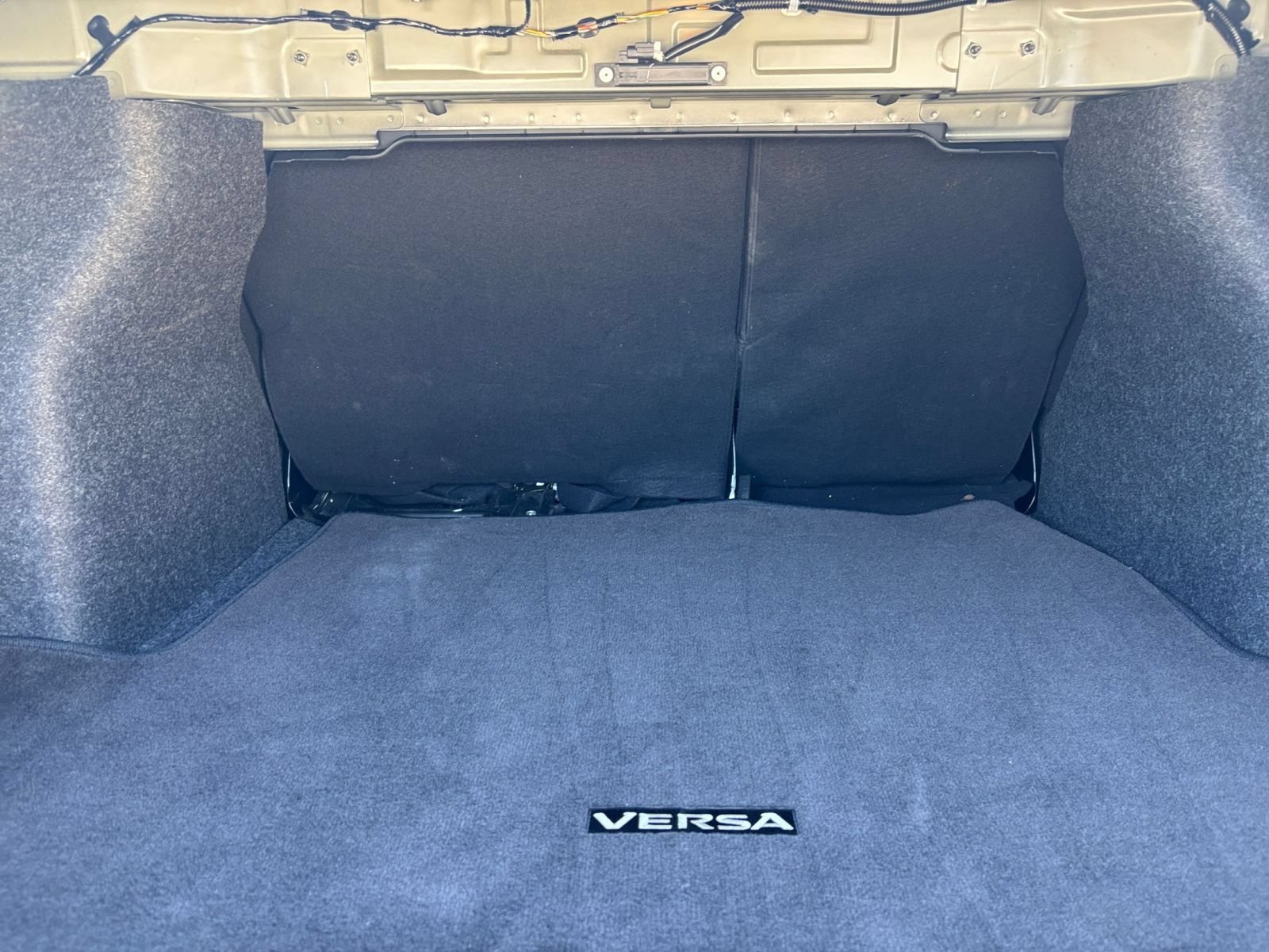 Used 2025 Nissan Versa SV FWD image 28