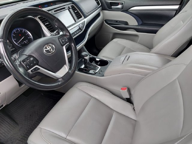 Used 2018 Toyota Highlander XLE AWD/4WD image 9