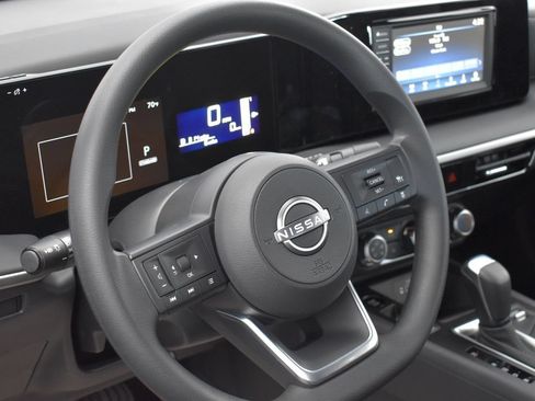Used 2025 Nissan Kicks S AWD/4WD image 11