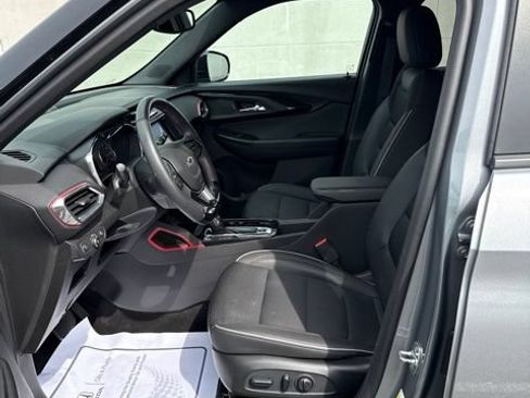 Used 2023 Chevrolet TrailBlazer RS w/ Sun and Liftgate Package AWD/4WD image 17