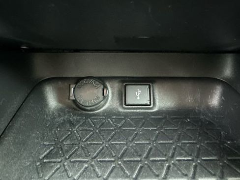 Used 2020 Toyota RAV4 LE w/ All Weather Liner Package AWD/4WD image 40