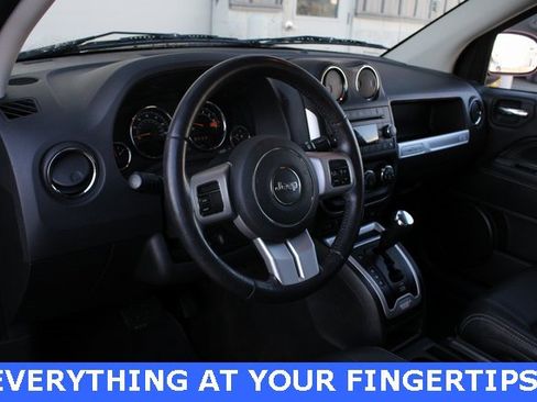 Used 2016 Jeep Compass Latitude image 2