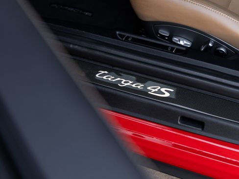 Certified 2019 Porsche 911 Targa 4S image 27