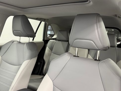Used 2025 Toyota RAV4 XLE Premium image 20