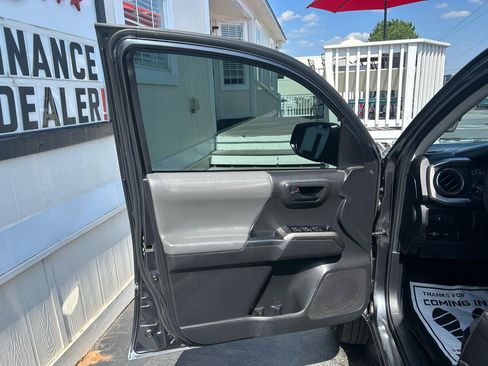 Used 2023 Toyota Tacoma SR5 w/ Technology Package RWD image 8