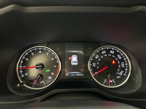 Used 2021 Toyota RAV4 XLE Premium AWD/4WD image 18