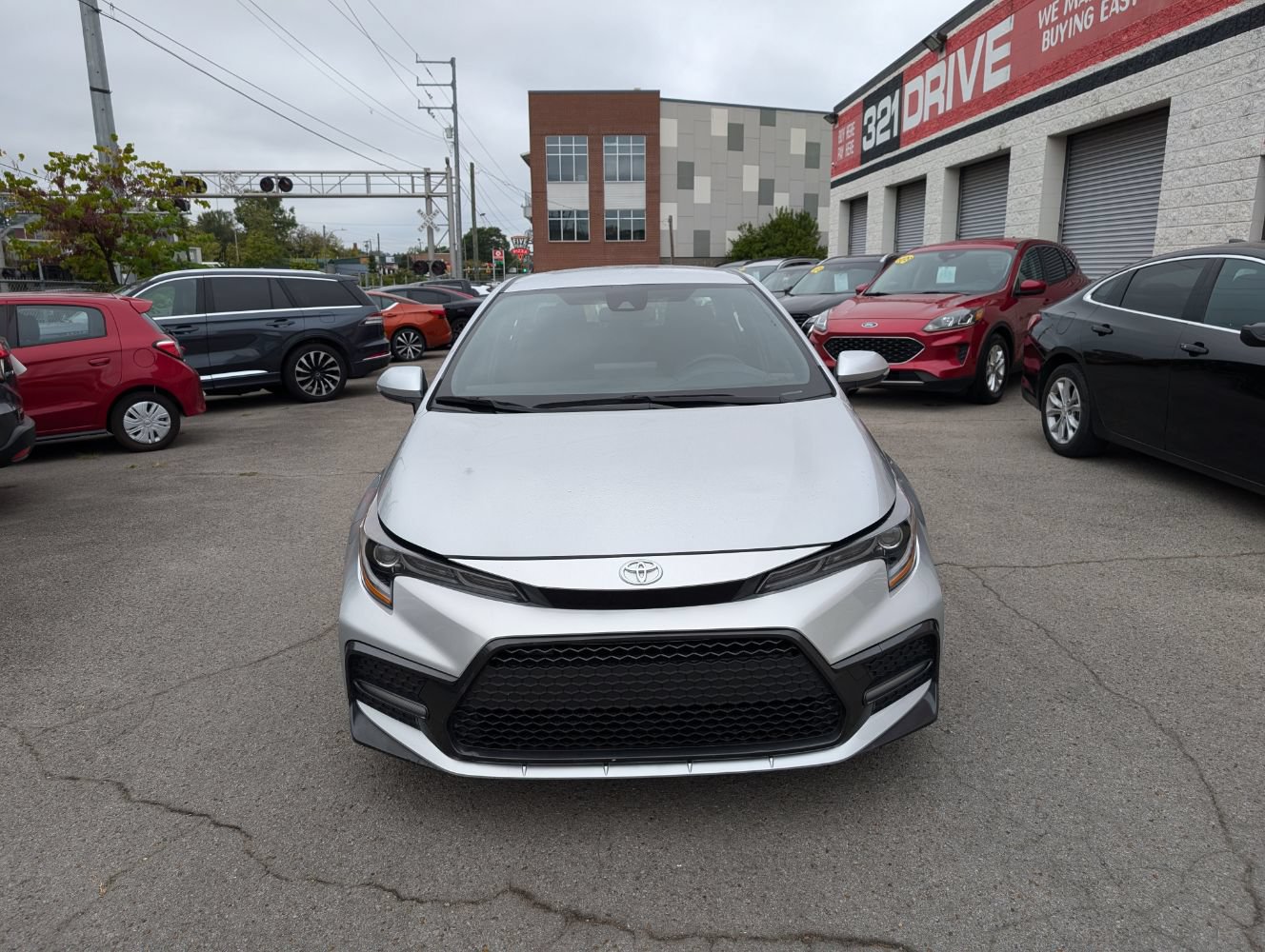 Used 2022 Toyota Corolla SE FWD image 3