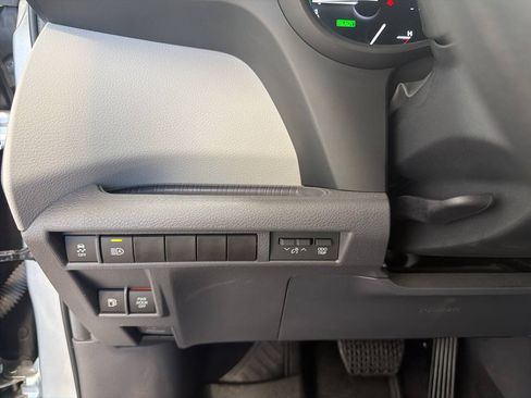 Used 2024 Toyota Sienna LE AWD/4WD image 18