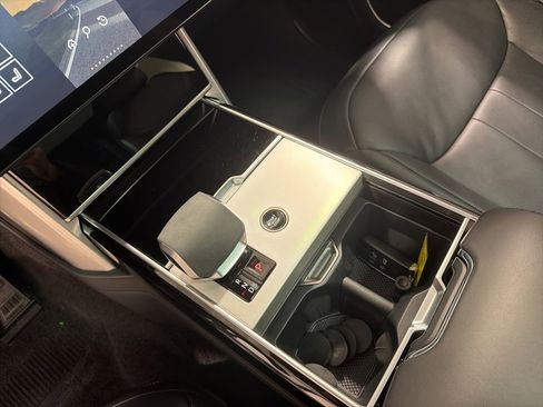 Used 2024 Land Rover Range Rover Long Wheelbase SE image 17