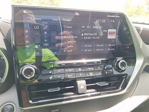 Used 2021 Toyota Highlander Platinum FWD image 27