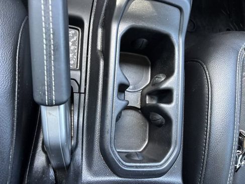 Used 2018 Jeep Wrangler Unlimited Sahara AWD/4WD image 40