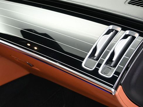 Used 2022 Mercedes-Benz S 580 4MATIC Sedan w/ AMG Line Package image 23