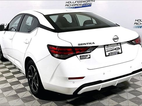 Used 2025 Nissan Sentra SV FWD image 8