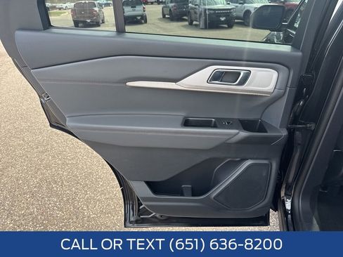 Used 2025 Ford Explorer Active AWD/4WD image 31