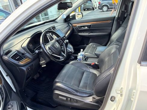 Used 2018 Honda CR-V Touring image 2