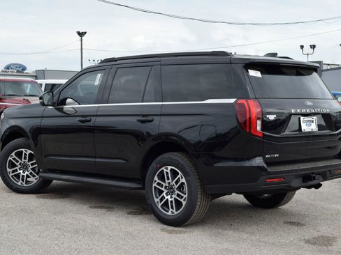 New 2026 Ford Expedition Active RWD image 4