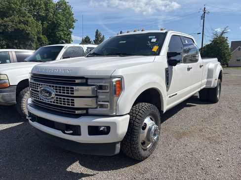 Used 2019 Ford F350 Platinum w/ Platinum Ultimate Package AWD/4WD image 2
