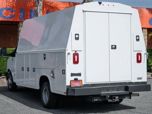 Used 2019 Chevrolet Express 4500 w/ Power Convenience Package RWD image 6