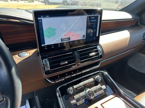 Used 2024 Lincoln Navigator Reserve image 32