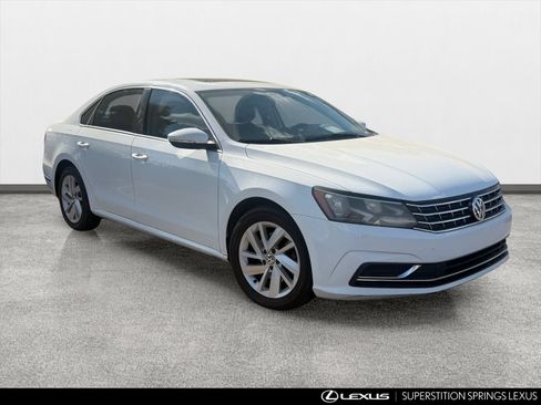 Used 2018 Volkswagen Passat 2.0T SE FWD image 2