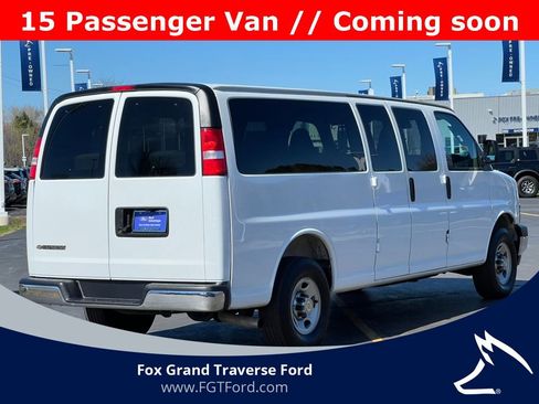 Used 2025 Chevrolet Express 3500 LT w/ LT Preferred Equipment Group RWD image 9