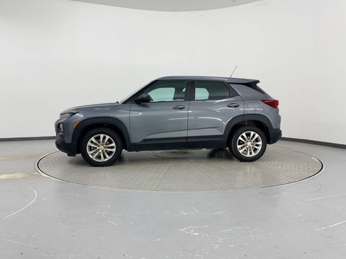 Used 2021 Chevrolet TrailBlazer LS FWD image 2