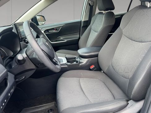 Used 2021 Toyota RAV4 XLE w/ Convenience Package image 10
