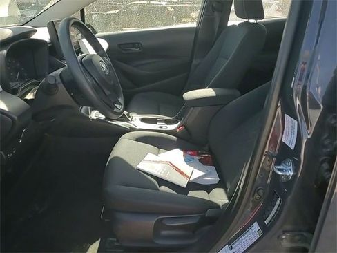 Used 2025 Toyota Corolla LE image 12