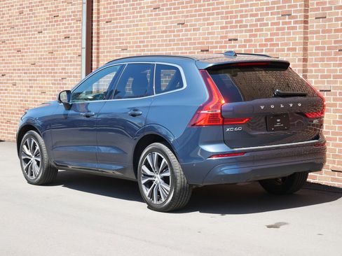 Used 2022 Volvo XC60 B5 Momentum AWD/4WD image 3