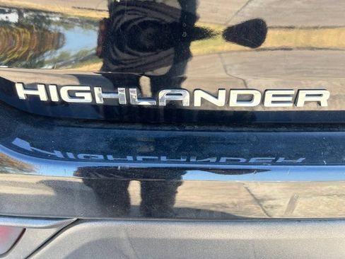 Used 2023 Toyota Highlander L FWD image 13