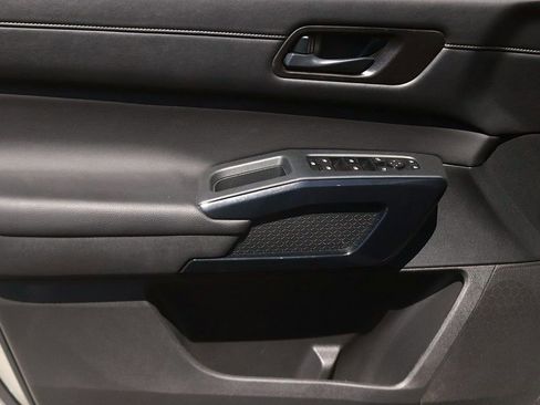 Used 2025 Nissan Pathfinder SV AWD/4WD image 9