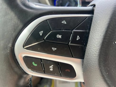 Certified 2021 Chrysler Pacifica Touring-L w/ Uconnect Theater Family Group FWD image 53