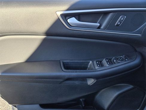 Used 2024 Ford Edge SEL image 33