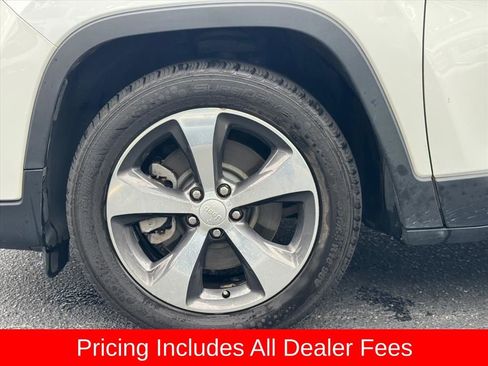 Used 2019 Jeep Cherokee Limited FWD image 9