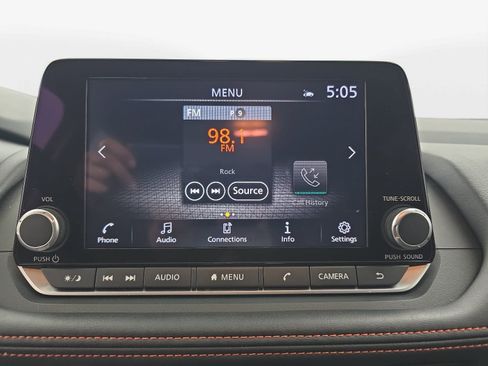 Used 2025 Nissan Rogue SV AWD/4WD image 18