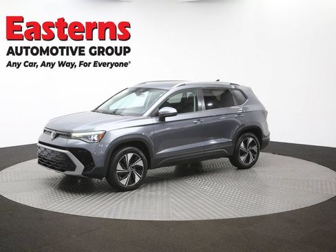 Used 2025 Volkswagen Taos SE AWD/4WD image 55