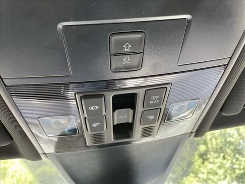 Used 2023 Volkswagen Tiguan SE R-Line FWD image 14