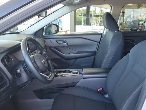 Used 2024 Nissan Rogue S AWD/4WD image 9